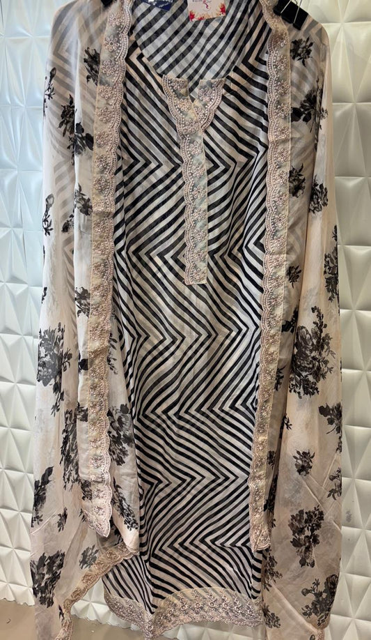 Beautiful  suit set with beige & black combination, zig-zag print pattern