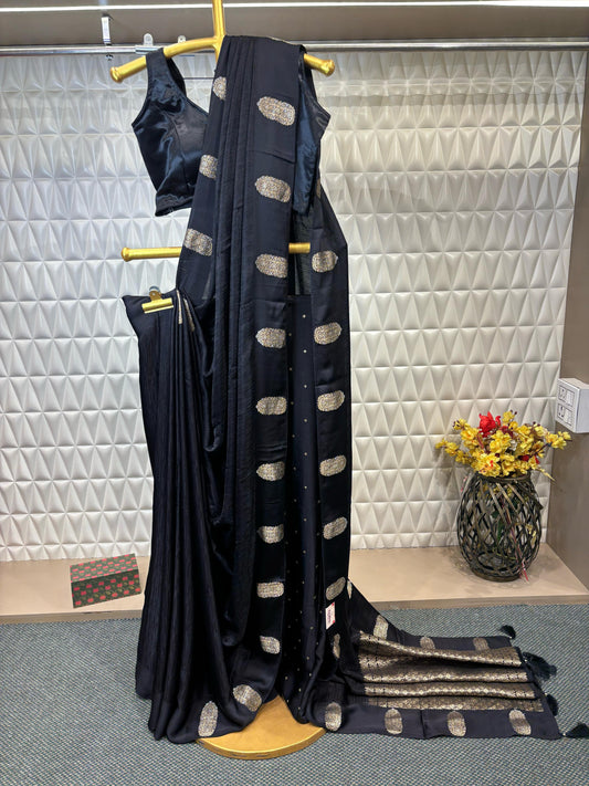 Evergreen and stylish saree , crafted in gold weaving border and pallu in luxurious crepe