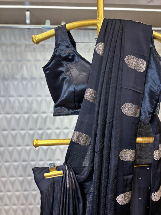 Evergreen and stylish saree , crafted in gold weaving border and pallu in luxurious crepe