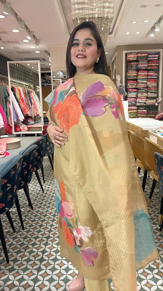 Crafted in lightweight tissue fabric, this stitched suit set features vibrant prints