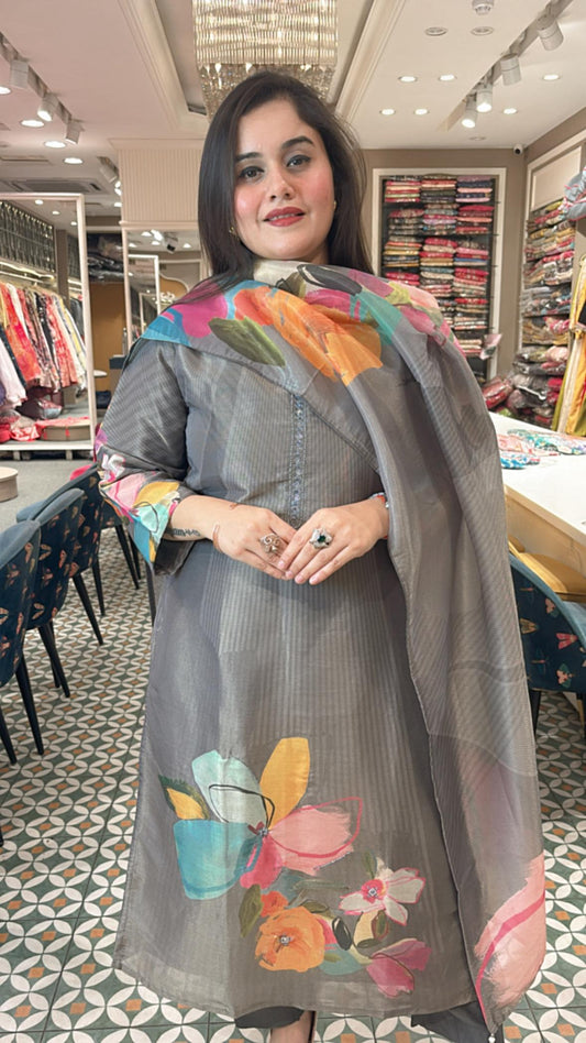 Crafted in lightweight tissue fabric, this stitched suit set features vibrant prints