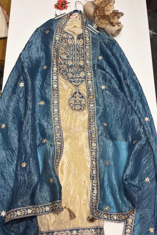 Graceful Tissue Suit Set featuring a soft tissue fabric