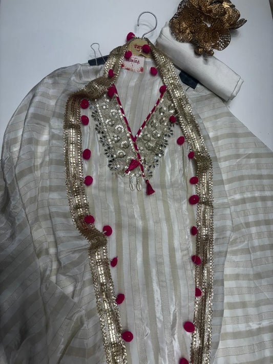 Graceful Tissue Suit Set featuring a soft tissue fabric with a matching tissue dupatta