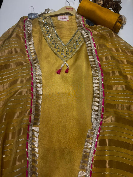 Graceful Organza Suit Set featuring a soft organza fabric with a matching organza dupatta