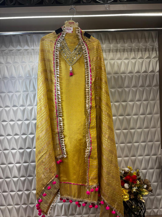 Graceful Organza Suit Set featuring a soft organza fabric with a matching organza dupatta